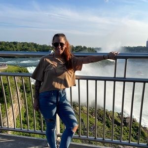 Meet your Posher, Danielle